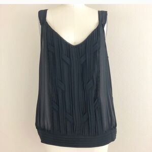 🍁Fall sale!🍂 White House Black Market Pleated Sleeveless Blouse